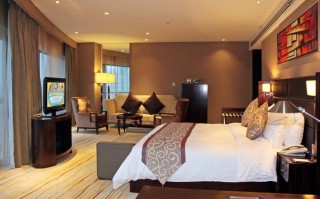 锦江假日主题酒店怎么预订最优惠？