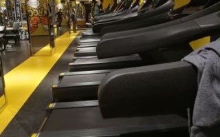 青岛52健身几点开门？