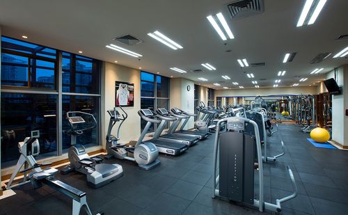 元一希尔顿健身房有何特色与设施？-第1张图片-德高鼎泰便民中心