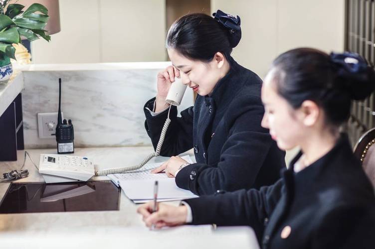 物业公司职业如何提升服务与管理效能?-第2张图片-德高鼎泰便民中心 物业公司职业如何提升服务与管理效能?-第2张图片-德高鼎泰便民中心