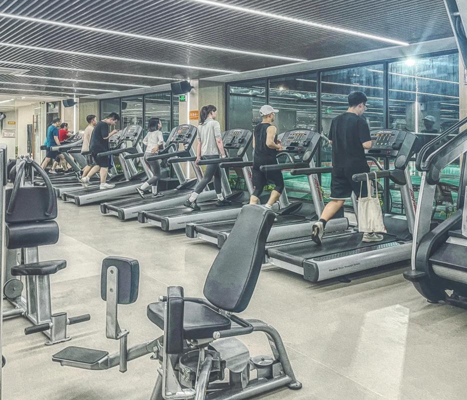 成都300健身俱乐部，价格为何这么低？-第3张图片-德高鼎泰便民中心