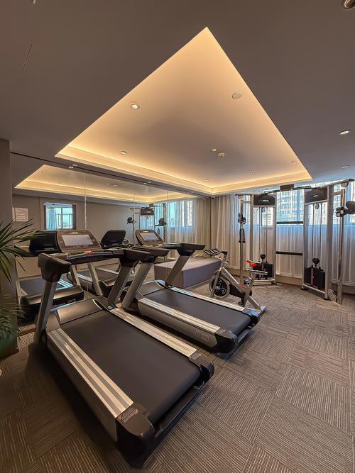 昆泰嘉华酒店健身房设施如何？-第1张图片-德高鼎泰便民中心