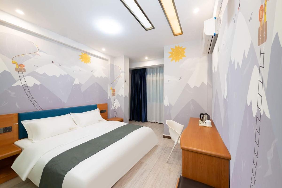 阆中主题电影酒店怎么预订？-第2张图片-德高鼎泰便民中心