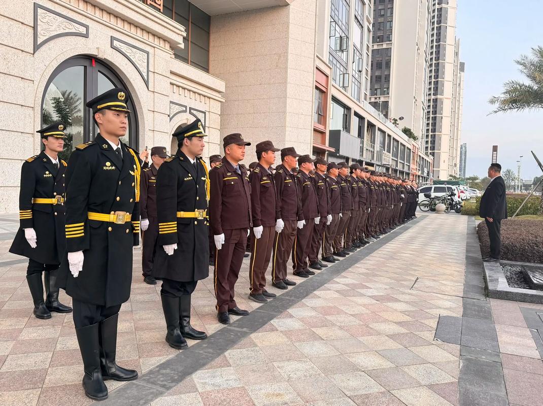 物业礼仪培训视频，如何规范服务细节？-第2张图片-德高鼎泰便民中心