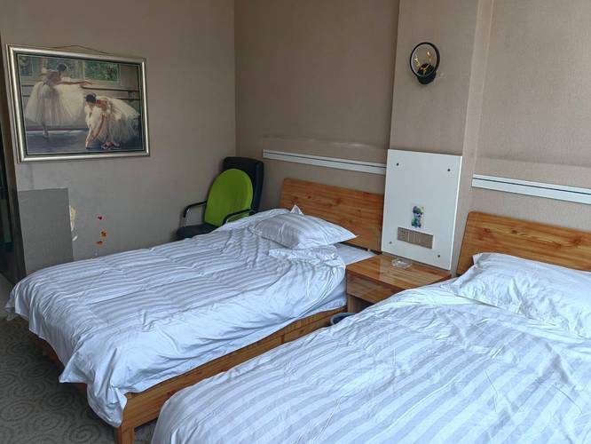 天山医院金叶酒店怎么预订?-第1张图片-德高鼎泰便民中心 天山医院金叶酒店怎么预订?-第1张图片-德高鼎泰便民中心