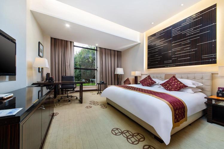 武汉东湖景观酒店怎么预订最划算？-第1张图片-德高鼎泰便民中心