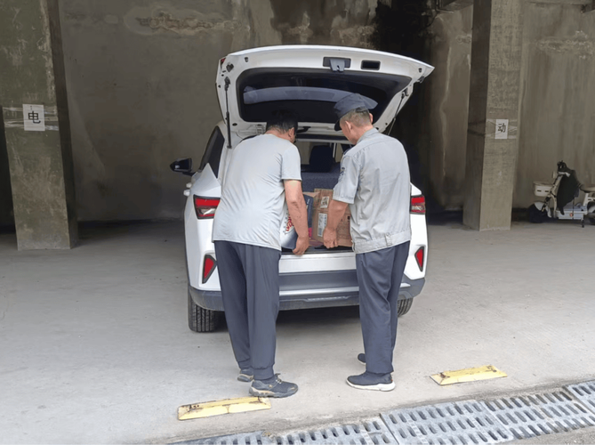 物业保安帮业主搬东西，是职责还是情分？-第1张图片-德高鼎泰便民中心