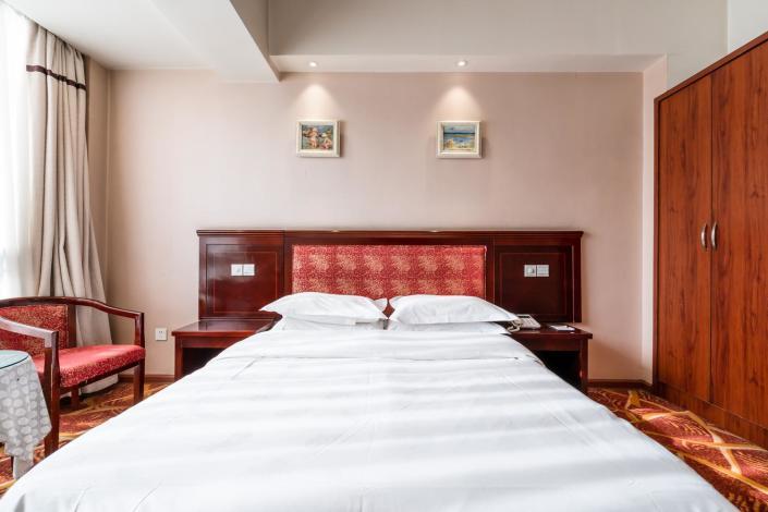 兰州华瑞大厦酒店怎么预订?-第1张图片-德高鼎泰便民中心 兰州华瑞大厦酒店怎么预订?-第1张图片-德高鼎泰便民中心