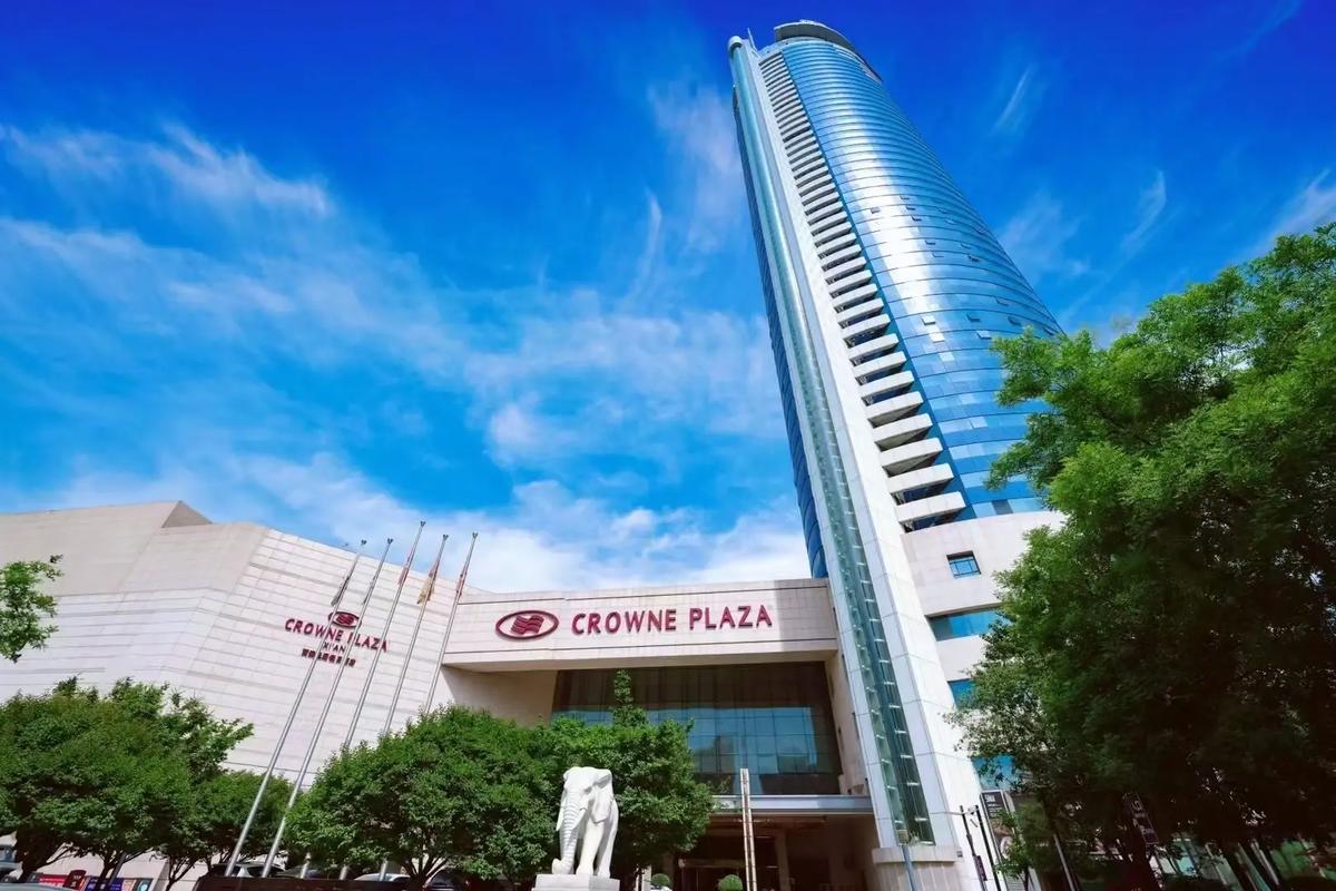 西安皇冠主题酒店怎么订最划算？-第2张图片-德高鼎泰便民中心