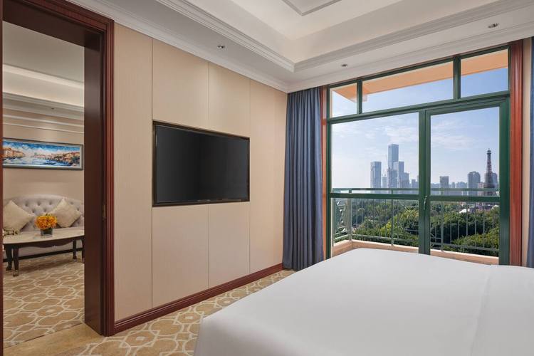 深圳西乡洲际酒店怎么预订最划算？-第3张图片-德高鼎泰便民中心