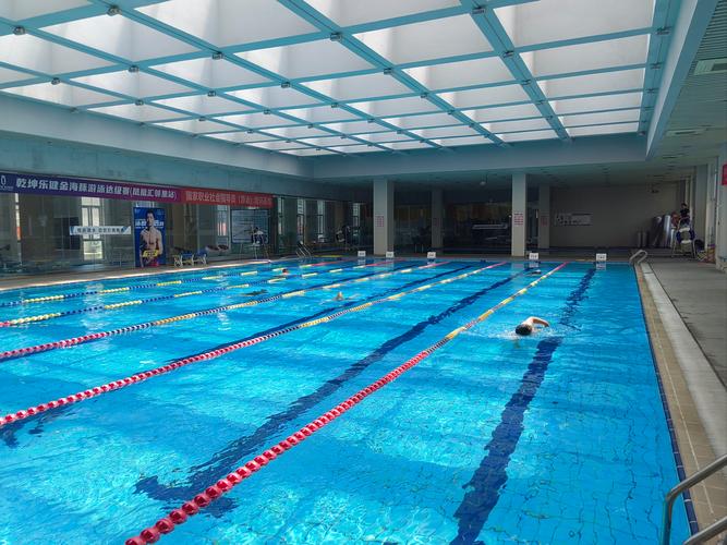 天际花园游泳健身中心有何特色或服务？-第1张图片-德高鼎泰便民中心