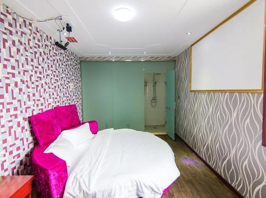 南阳情侣主题酒店怎么选？预订有哪些注意事项？-第1张图片-德高鼎泰便民中心