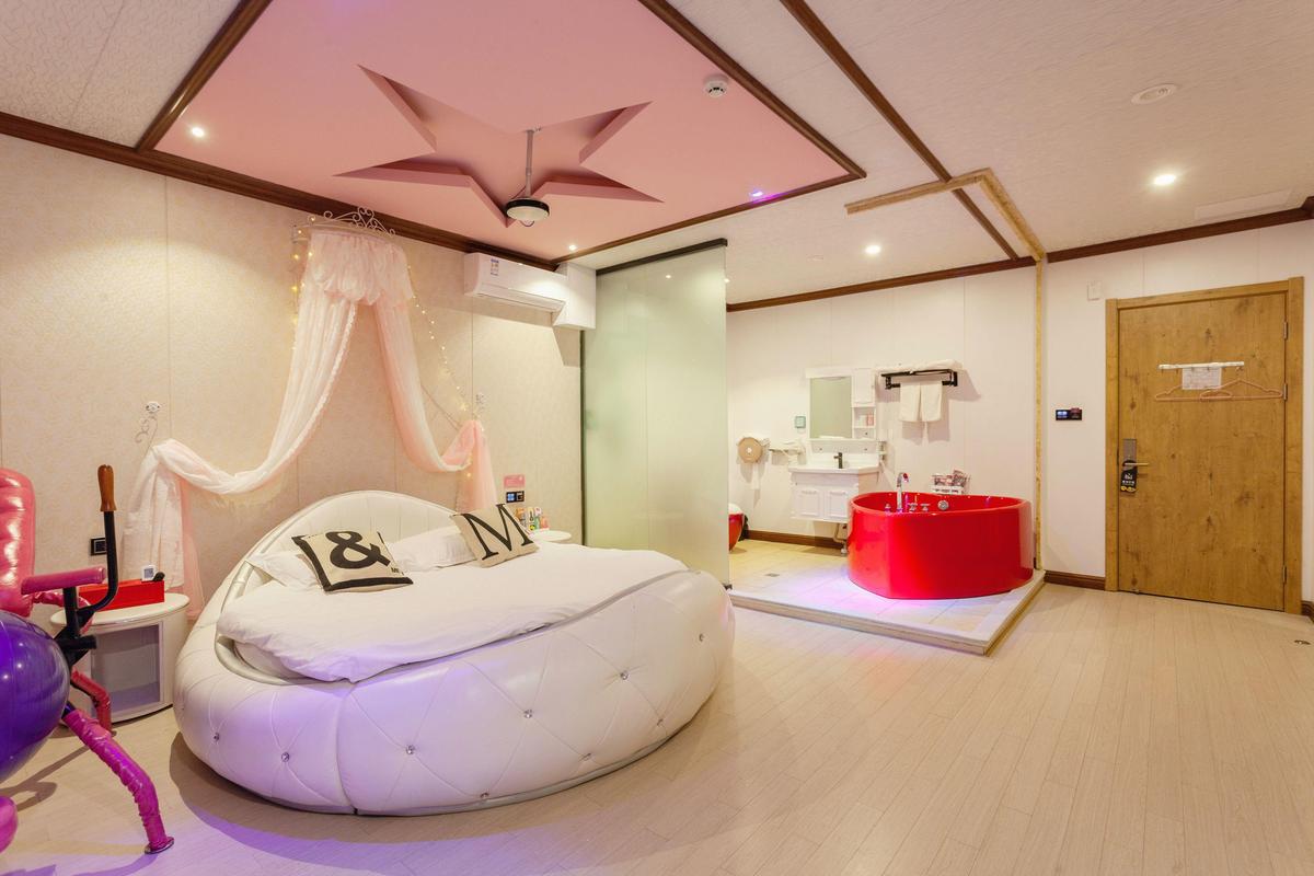 遵义老成情侣酒店预订有什么特别之处?-第3张图片-德高鼎泰便民中心 遵义老成情侣酒店预订有什么特别之处?-第3张图片-德高鼎泰便民中心