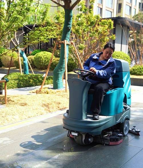 物业公司环境卫生管理如何优化提升?-第2张图片-德高鼎泰便民中心 物业公司环境卫生管理如何优化提升?-第2张图片-德高鼎泰便民中心