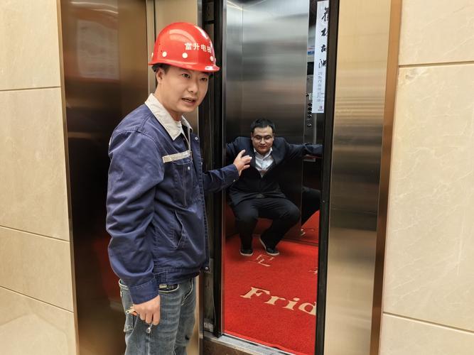 物业电梯安全知识培训，如何保障乘梯安全？-第2张图片-德高鼎泰便民中心